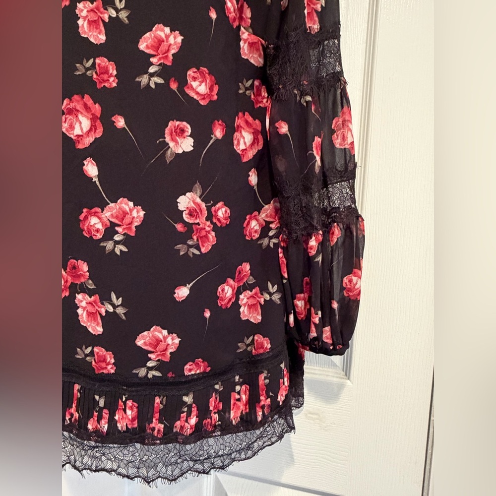 WHBM White House Black Market Floral Shift Dress Size 10 Lace Bell Sleeve Black - Picture 4 of 12
